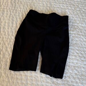 Lululemon base pace running short 8” with adjustable waist band - women’s 6